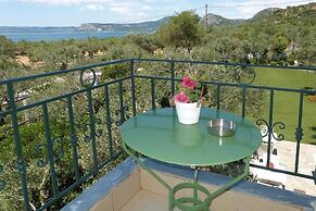 Ampoulos Rooms & Apartments