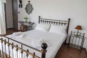 Ampoulos Rooms & Apartments