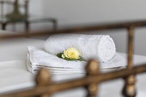 Ampoulos Rooms & Apartments