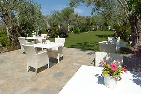 Ampoulos Rooms & Apartments