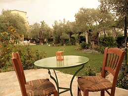 Ampoulos Rooms & Apartments