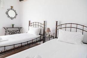 Ampoulos Rooms & Apartments