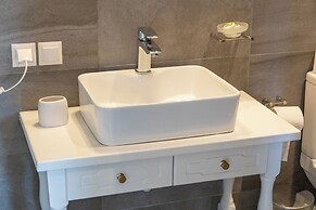 Ampoulos Rooms & Apartments