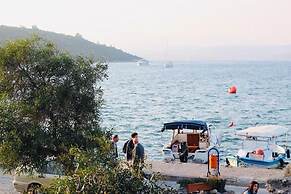 Silenos Boutique Hotel