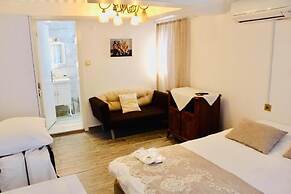 Silenos Boutique Hotel