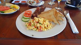 Pemuntalan Guesthouse by WizZeLa