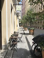 Chestnut & Eliza Suites - Superior Homes