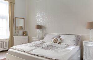 Chestnut & Eliza Suites - Superior Homes