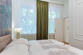 Chestnut & Eliza Suites - Superior Homes