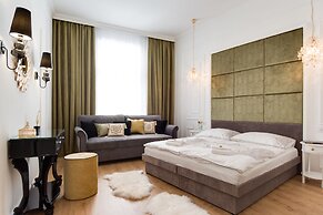 Chestnut & Eliza Suites - Superior Homes