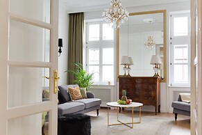 Chestnut & Eliza Suites - Superior Homes