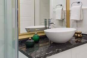 Chestnut & Eliza Suites - Superior Homes