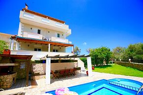 Kiriana Villa by LeaderStay