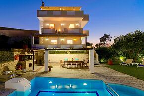 Kiriana Villa by LeaderStay