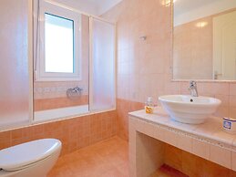 Dafni Villa by LeaderStay