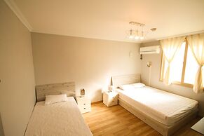 Yeha Guesthouse - Hostel