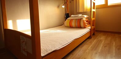 Yeha Guesthouse - Hostel