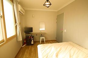 Yeha Guesthouse - Hostel