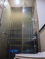 Wallace P Staycation