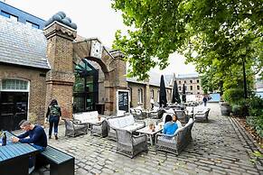 Modern 2 Bedroom Apartment