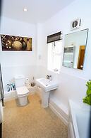 Modern 2 Bedroom Apartment