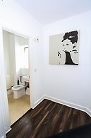 Modern 2 Bedroom Apartment