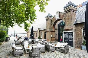 Modern 2 Bedroom Apartment