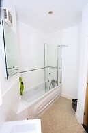 Modern 2 Bedroom Apartment