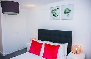Modern 2 Bedroom Apartment