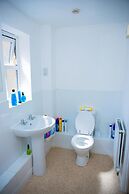 Modern 2 Bedroom Apartment