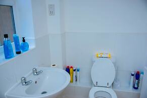 Modern 2 Bedroom Apartment