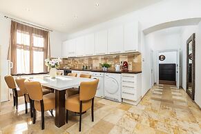 Real Apartments Andrassy