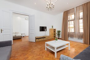 Real Apartments Andrassy