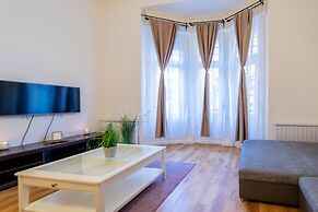 Real Apartments Lovag