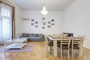 Real Apartments Lovag