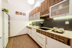 Real Apartments Lovag