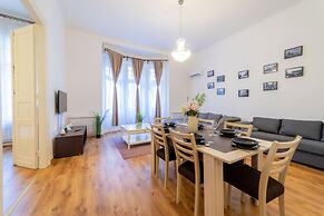 Real Apartments Lovag