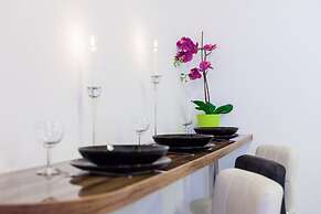 Real Apartments Lovag