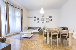 Real Apartments Lovag