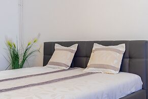 Real Apartments Lovag