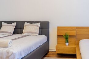 Real Apartments Lovag