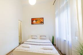 Real Apartments Lovag