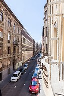 Real Apartments Lovag