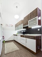 Real Apartments Lovag