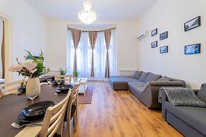 Real Apartments Lovag