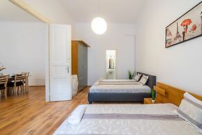 Real Apartments Lovag