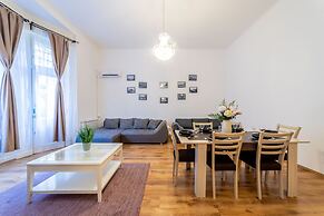 Real Apartments Lovag