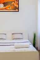 Real Apartments Lovag