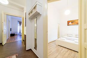 Real Apartments Lovag