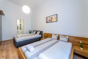 Real Apartments Lovag